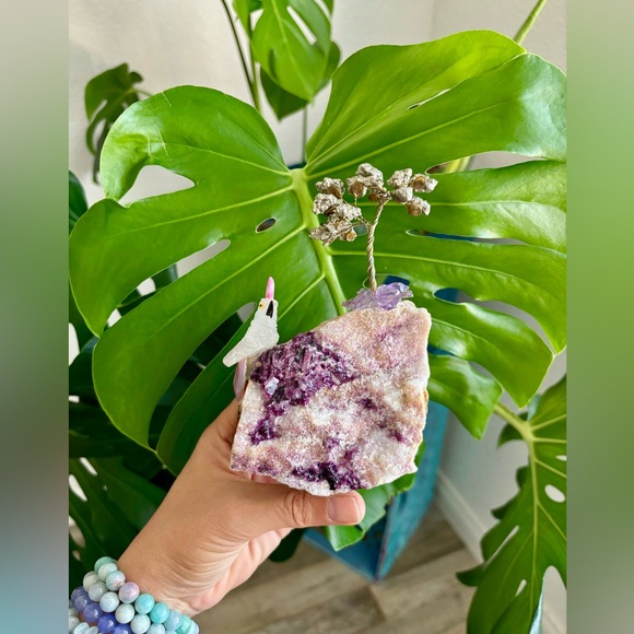 Other - Parrot Carving & Tree on Fluorite